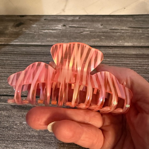 NWOT Free People Pink & White Hair Claw Clip - Picture 4 of 6
